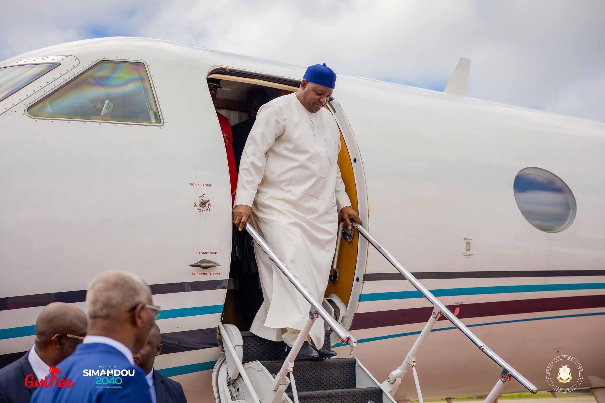 Le Président gambien 𝐀𝐝𝐚𝐦𝐚 𝐁𝐀𝐑𝐑𝐎𝐖 reçu à 𝐂𝐨𝐧𝐚𝐤𝐫𝐲 𝐩𝐨𝐮𝐫 𝐫𝐞𝐧𝐟𝐨𝐫𝐜𝐞𝐫 𝐥𝐞𝐬 𝐥𝐢𝐞𝐧𝐬 𝐞𝐧𝐭𝐫𝐞 𝐥𝐞𝐬 𝐝𝐞𝐮𝐱 𝐩𝐚𝐲𝐬.